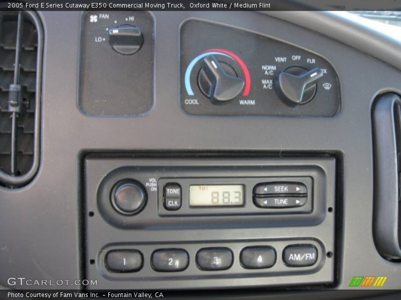 Controls of 2005 E Series Cutaway E350 Commercial Moving Truck