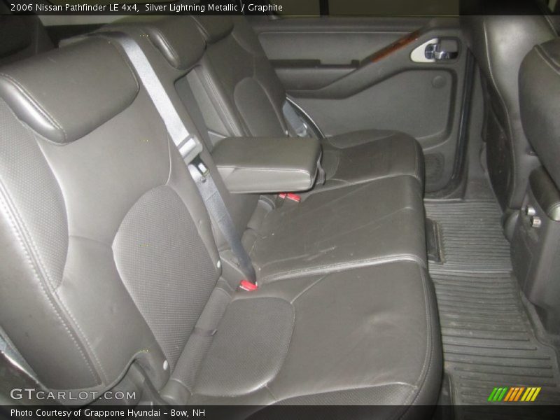 Silver Lightning Metallic / Graphite 2006 Nissan Pathfinder LE 4x4