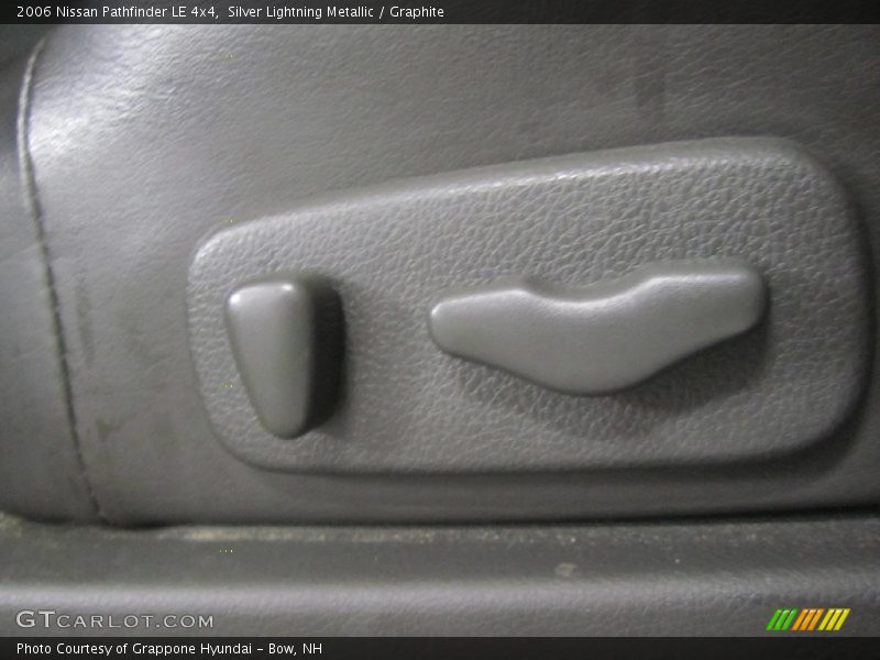 Silver Lightning Metallic / Graphite 2006 Nissan Pathfinder LE 4x4