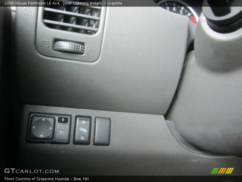 Silver Lightning Metallic / Graphite 2006 Nissan Pathfinder LE 4x4