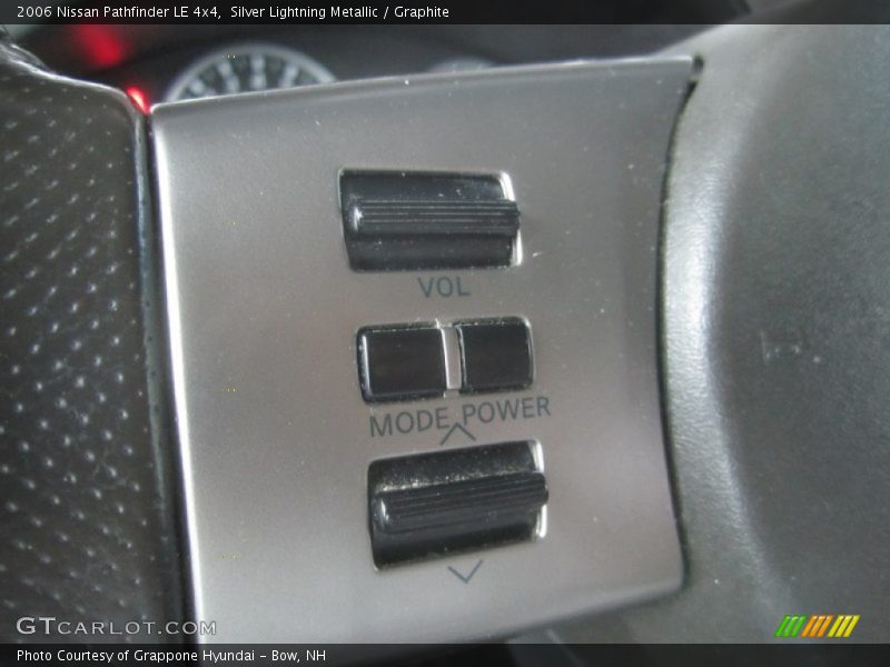 Silver Lightning Metallic / Graphite 2006 Nissan Pathfinder LE 4x4