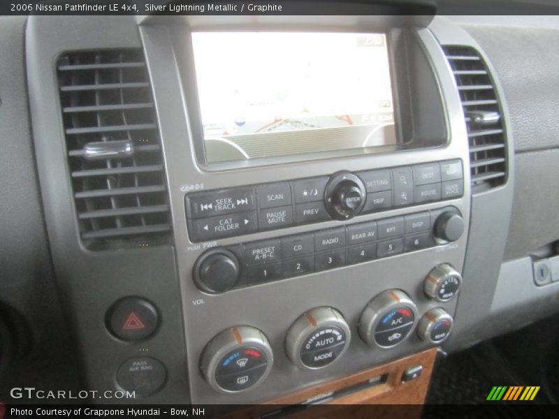 Silver Lightning Metallic / Graphite 2006 Nissan Pathfinder LE 4x4