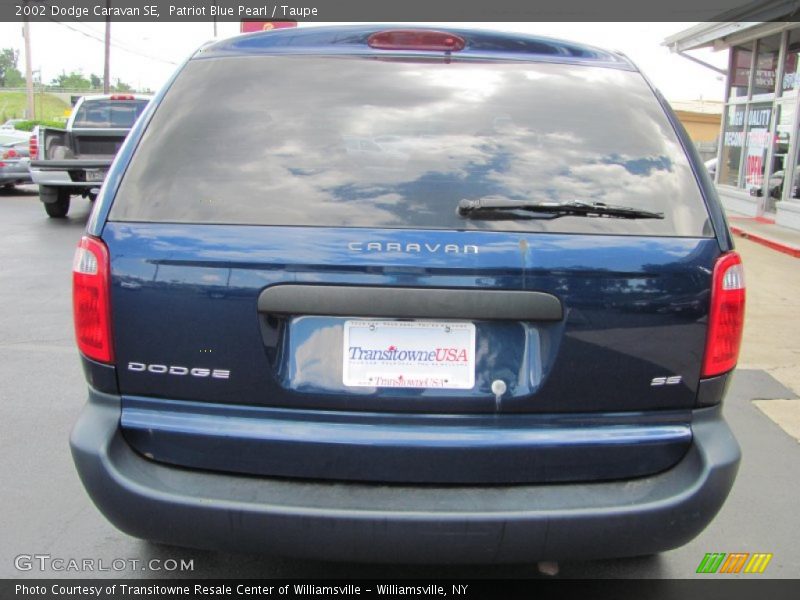 Patriot Blue Pearl / Taupe 2002 Dodge Caravan SE