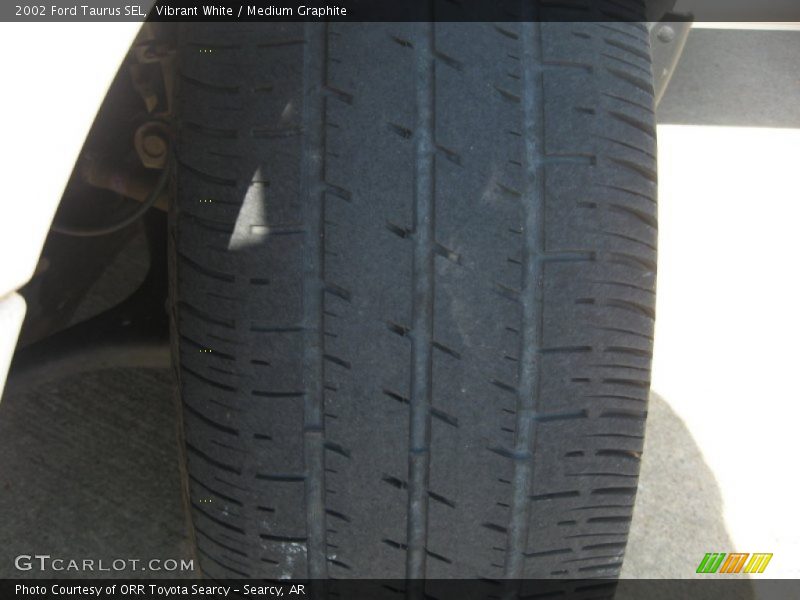 Vibrant White / Medium Graphite 2002 Ford Taurus SEL