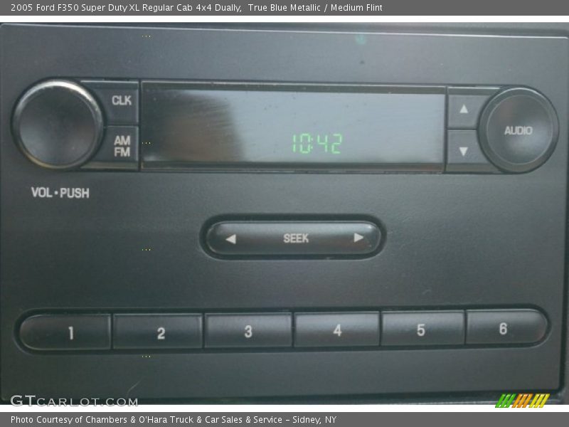 Controls of 2005 F350 Super Duty XL Regular Cab 4x4 Dually