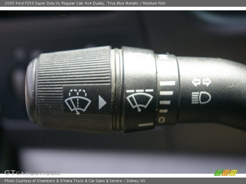 Controls of 2005 F350 Super Duty XL Regular Cab 4x4 Dually