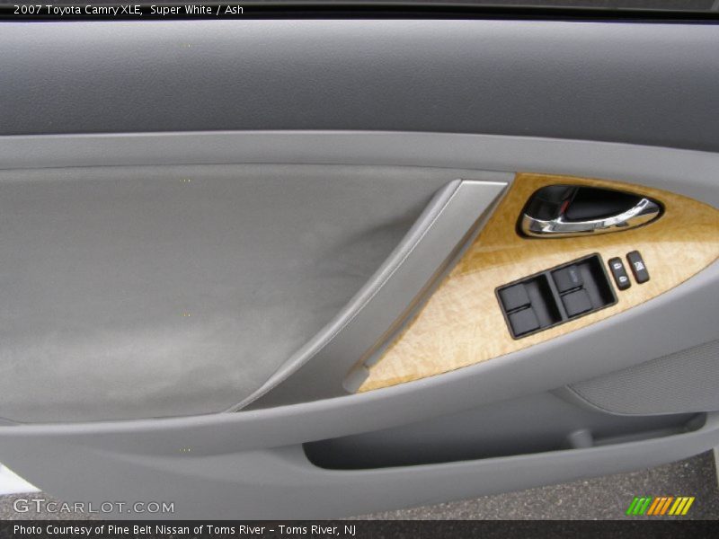 Super White / Ash 2007 Toyota Camry XLE