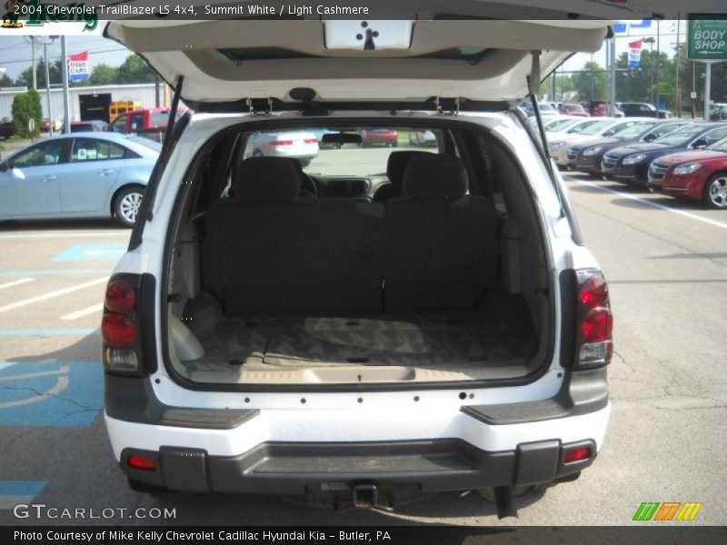 Summit White / Light Cashmere 2004 Chevrolet TrailBlazer LS 4x4