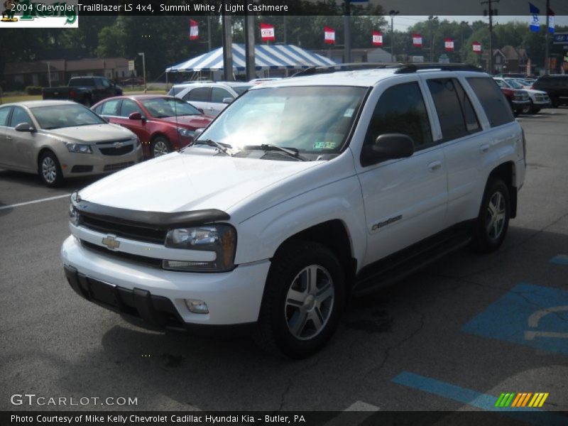 Summit White / Light Cashmere 2004 Chevrolet TrailBlazer LS 4x4