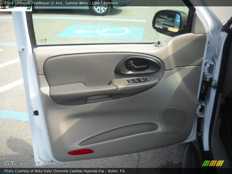 Summit White / Light Cashmere 2004 Chevrolet TrailBlazer LS 4x4