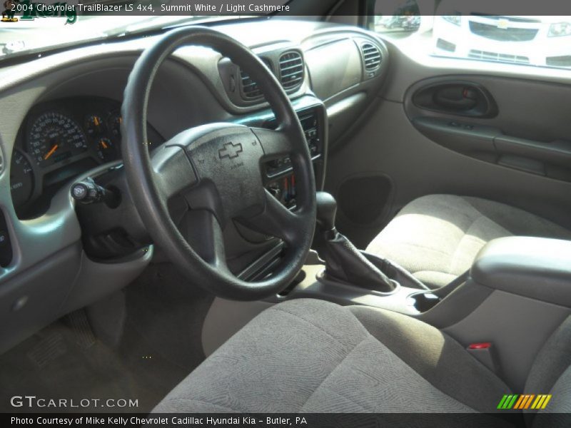 Summit White / Light Cashmere 2004 Chevrolet TrailBlazer LS 4x4