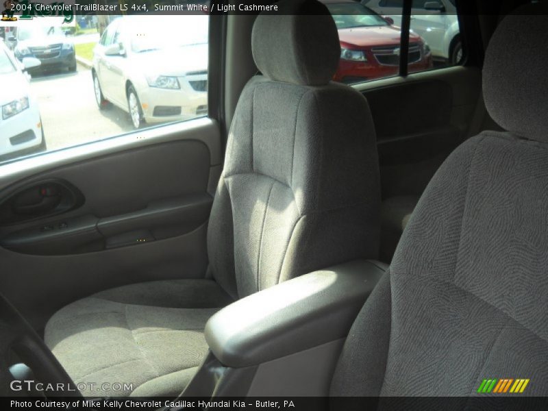 Summit White / Light Cashmere 2004 Chevrolet TrailBlazer LS 4x4