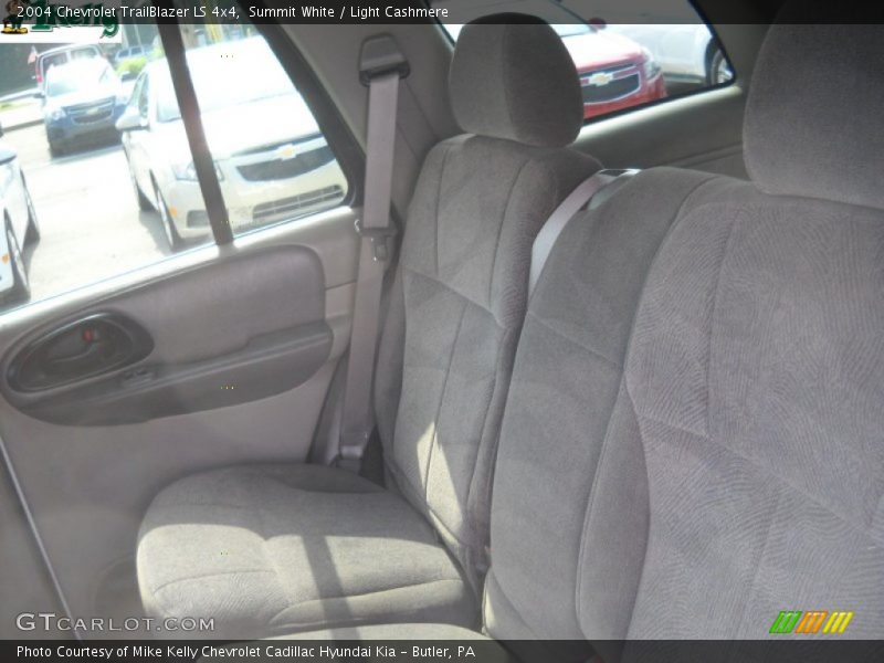 Summit White / Light Cashmere 2004 Chevrolet TrailBlazer LS 4x4