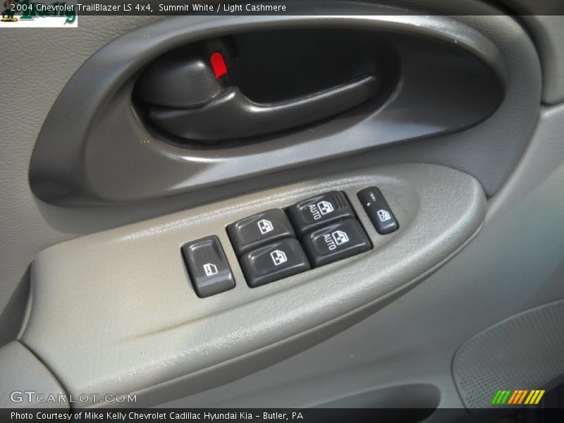 Summit White / Light Cashmere 2004 Chevrolet TrailBlazer LS 4x4