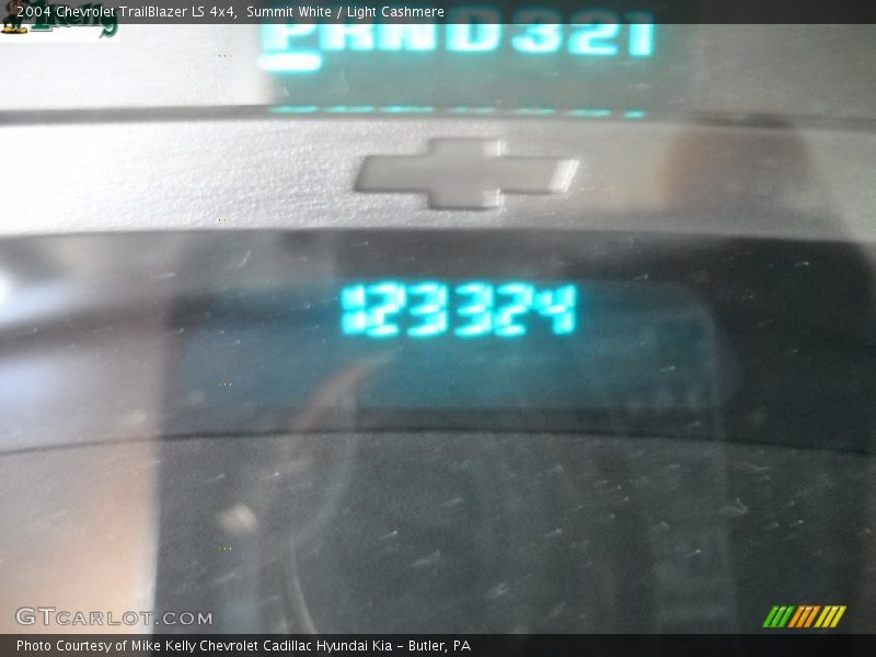Summit White / Light Cashmere 2004 Chevrolet TrailBlazer LS 4x4