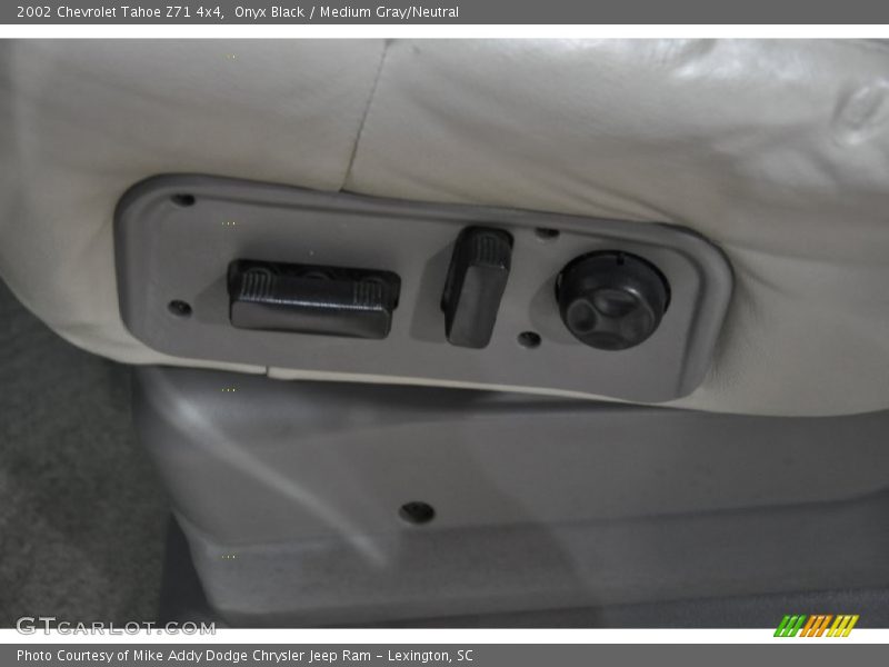 Onyx Black / Medium Gray/Neutral 2002 Chevrolet Tahoe Z71 4x4