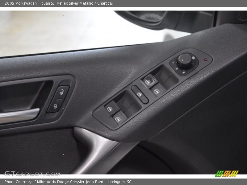 Reflex Silver Metallic / Charcoal 2009 Volkswagen Tiguan S