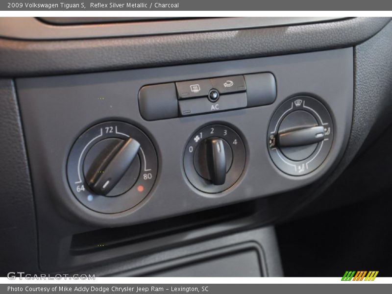 Reflex Silver Metallic / Charcoal 2009 Volkswagen Tiguan S