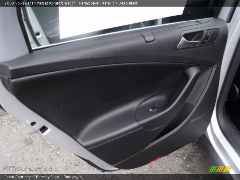 Reflex Silver Metallic / Deep Black 2009 Volkswagen Passat Komfort Wagon