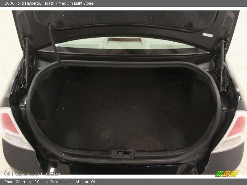 Black / Medium Light Stone 2006 Ford Fusion SE