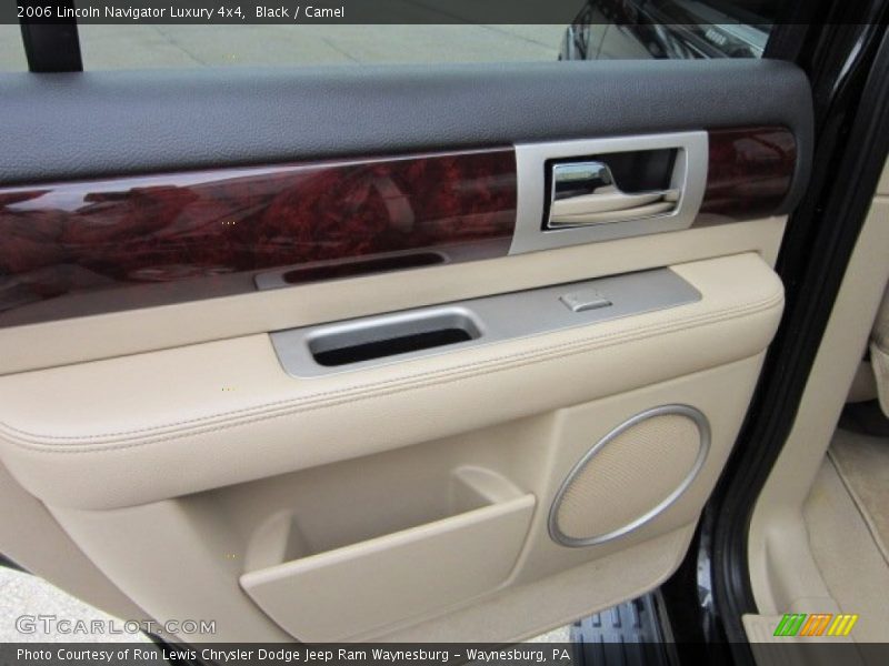 Black / Camel 2006 Lincoln Navigator Luxury 4x4