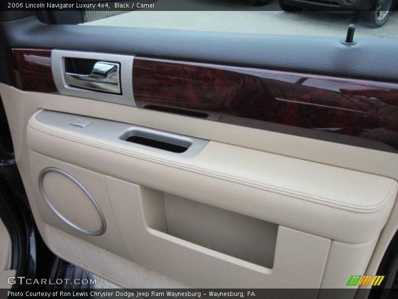 Black / Camel 2006 Lincoln Navigator Luxury 4x4