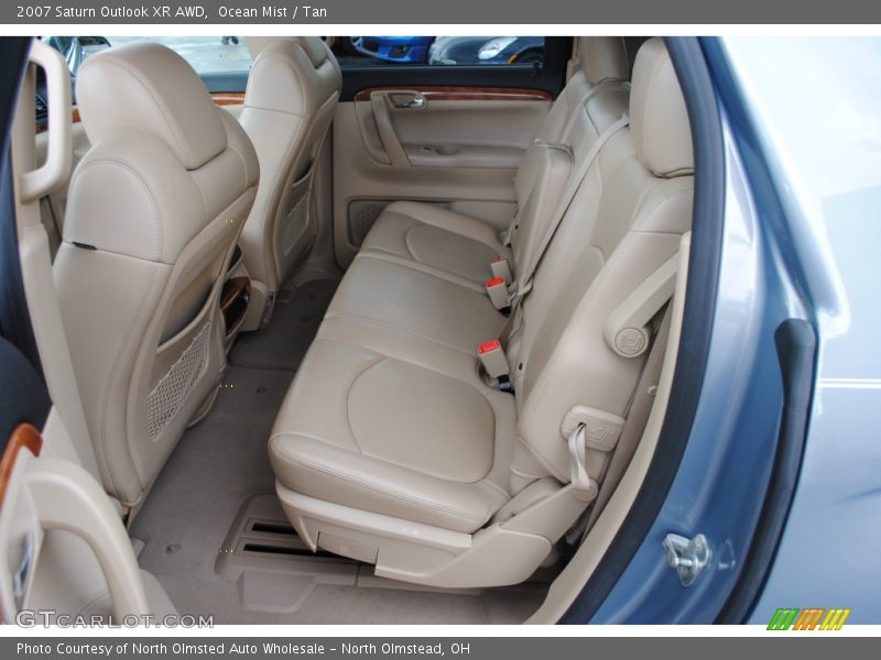  2007 Outlook XR AWD Tan Interior