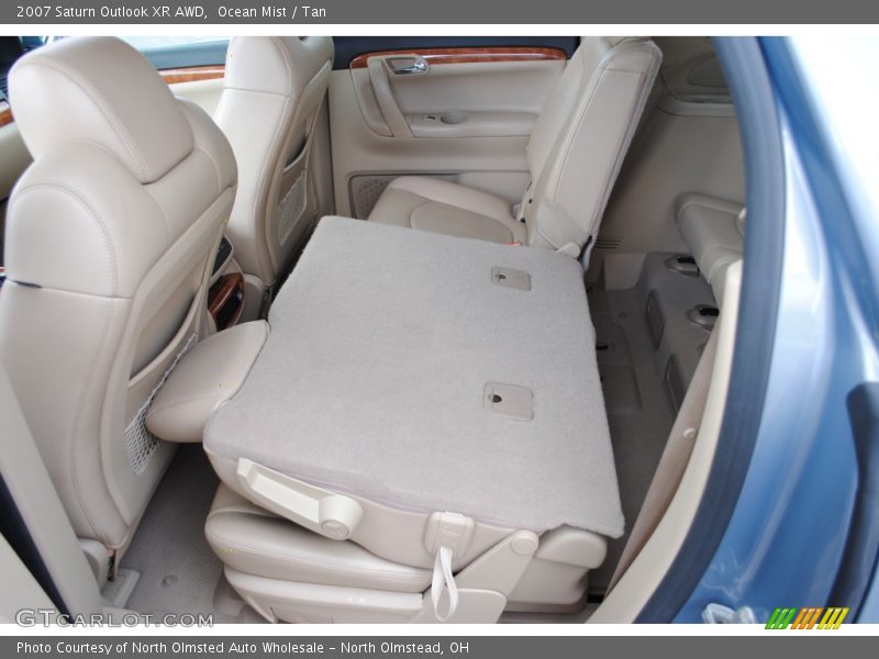  2007 Outlook XR AWD Tan Interior