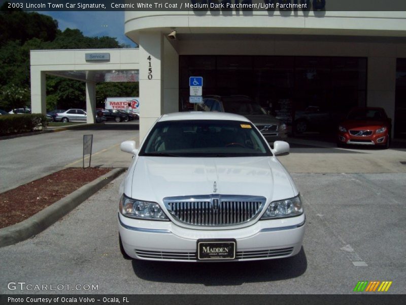 Ceramic White Tri Coat / Medium Dark Parchment/Light Parchment 2003 Lincoln Town Car Signature