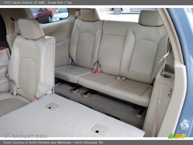  2007 Outlook XR AWD Tan Interior