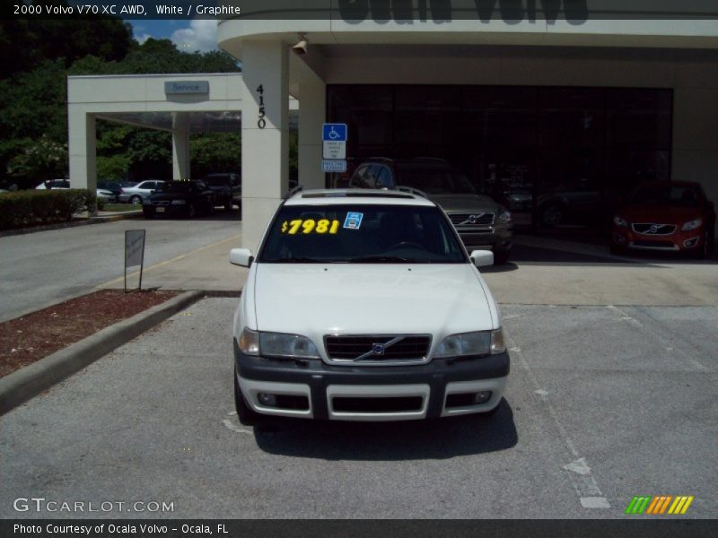 White / Graphite 2000 Volvo V70 XC AWD
