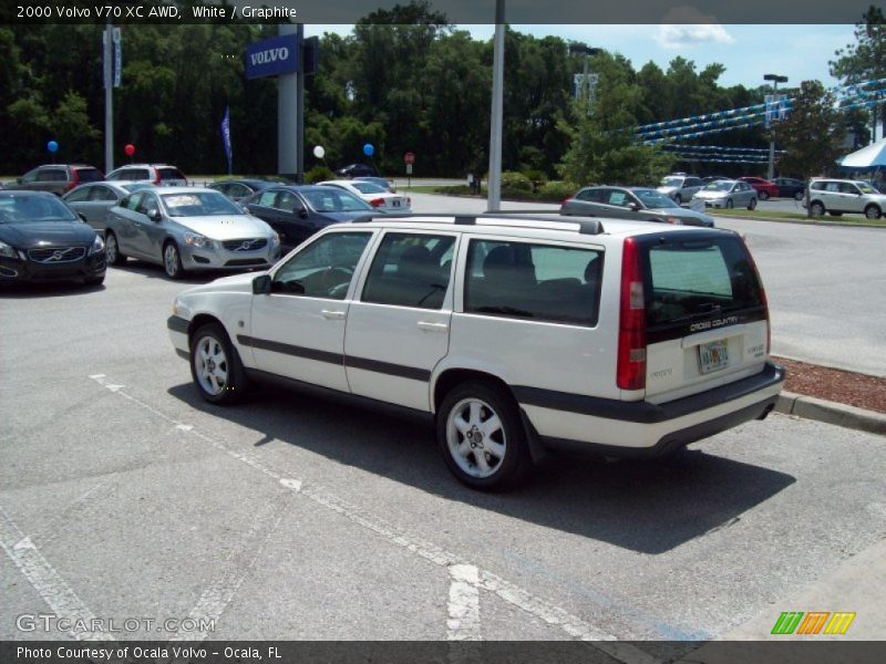 White / Graphite 2000 Volvo V70 XC AWD