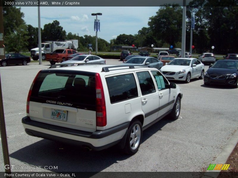 White / Graphite 2000 Volvo V70 XC AWD