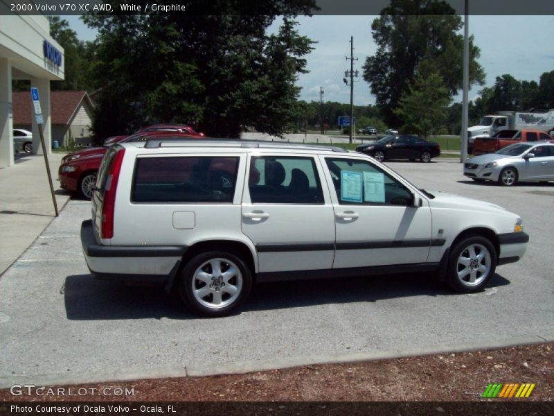 White / Graphite 2000 Volvo V70 XC AWD