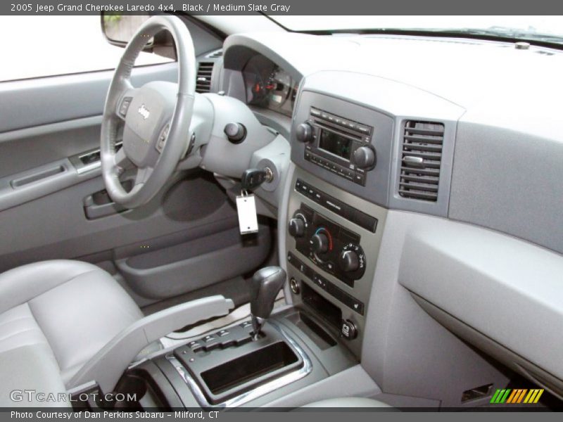 Black / Medium Slate Gray 2005 Jeep Grand Cherokee Laredo 4x4