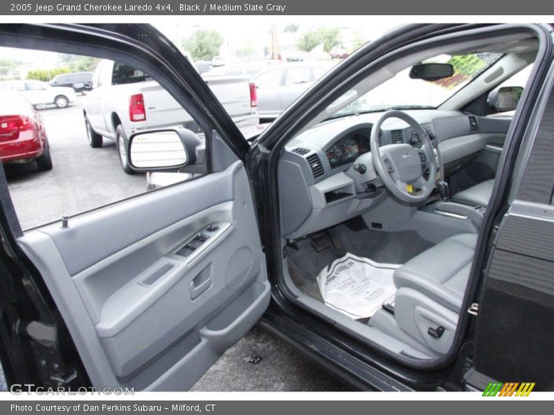 Black / Medium Slate Gray 2005 Jeep Grand Cherokee Laredo 4x4