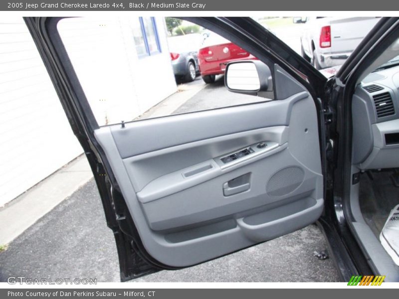 Black / Medium Slate Gray 2005 Jeep Grand Cherokee Laredo 4x4