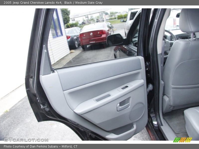 Black / Medium Slate Gray 2005 Jeep Grand Cherokee Laredo 4x4