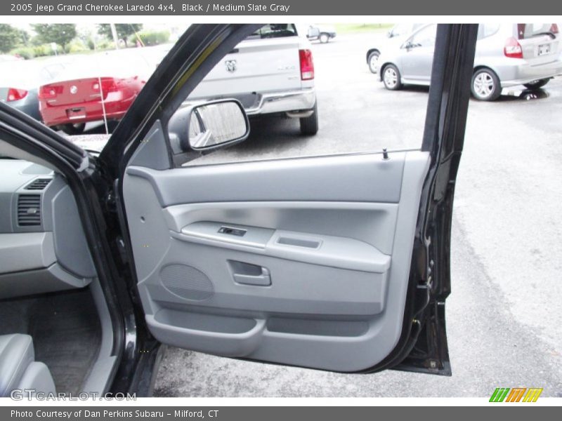 Black / Medium Slate Gray 2005 Jeep Grand Cherokee Laredo 4x4