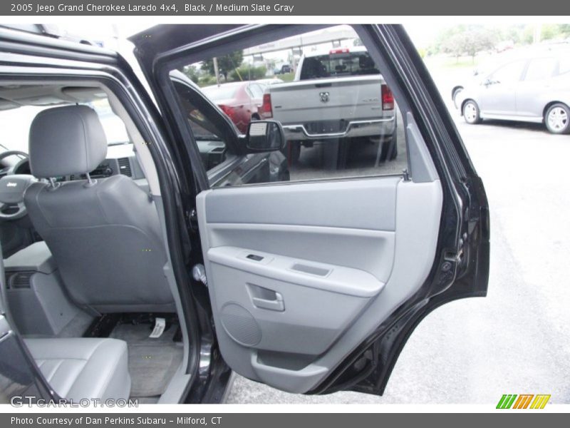Black / Medium Slate Gray 2005 Jeep Grand Cherokee Laredo 4x4