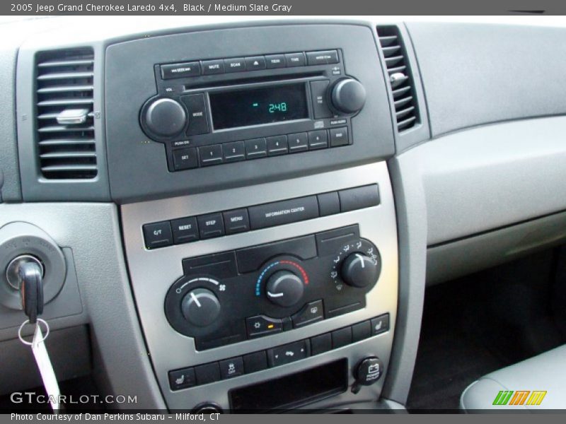 Black / Medium Slate Gray 2005 Jeep Grand Cherokee Laredo 4x4