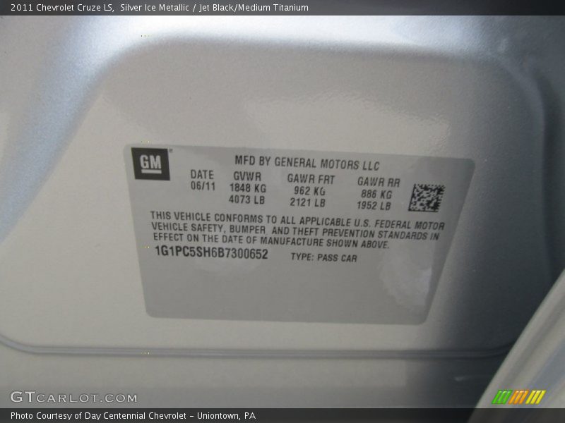 Silver Ice Metallic / Jet Black/Medium Titanium 2011 Chevrolet Cruze LS