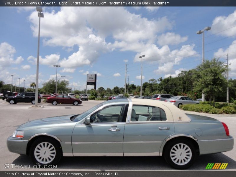 Light Tundra Metallic / Light Parchment/Medium Dark Parchment 2005 Lincoln Town Car Sedan