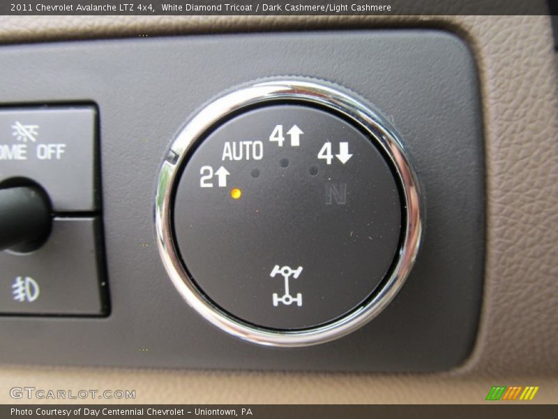 White Diamond Tricoat / Dark Cashmere/Light Cashmere 2011 Chevrolet Avalanche LTZ 4x4
