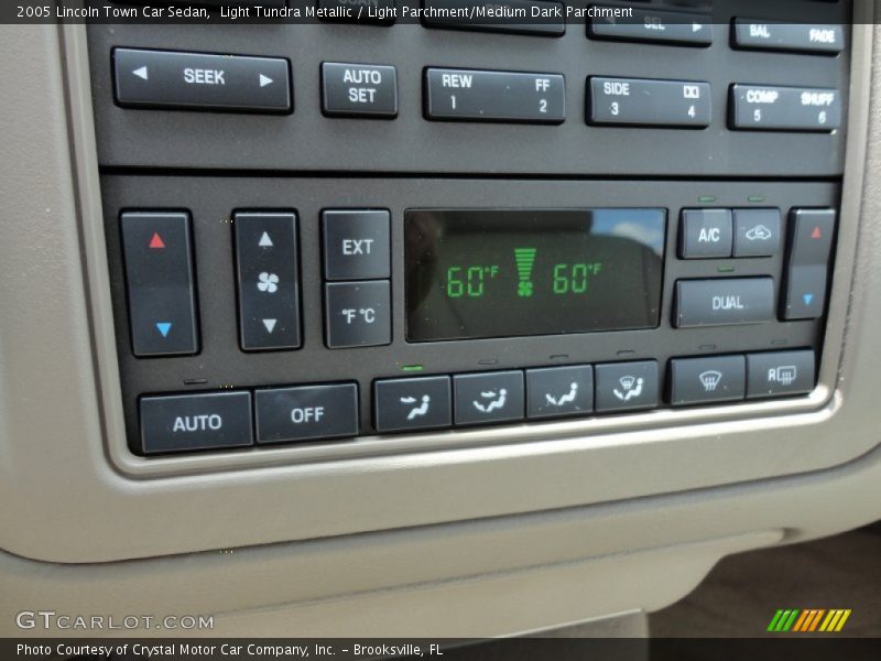 Light Tundra Metallic / Light Parchment/Medium Dark Parchment 2005 Lincoln Town Car Sedan
