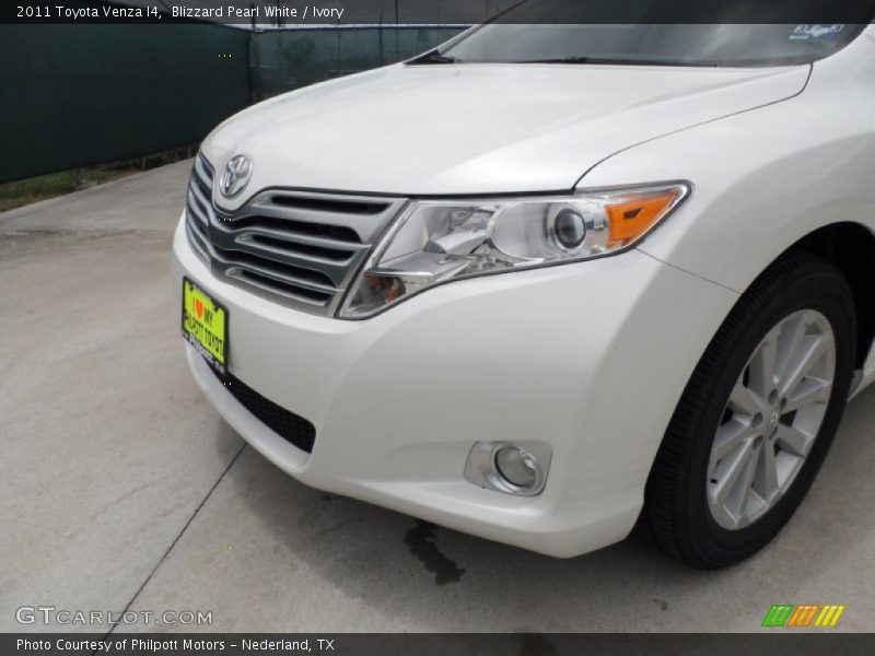 Blizzard Pearl White / Ivory 2011 Toyota Venza I4