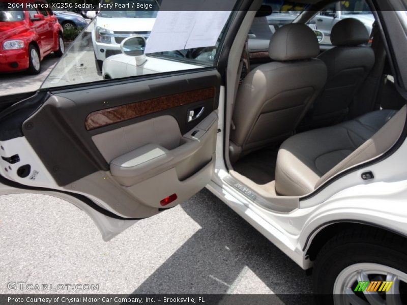 Ivory Pearl / Beige 2004 Hyundai XG350 Sedan