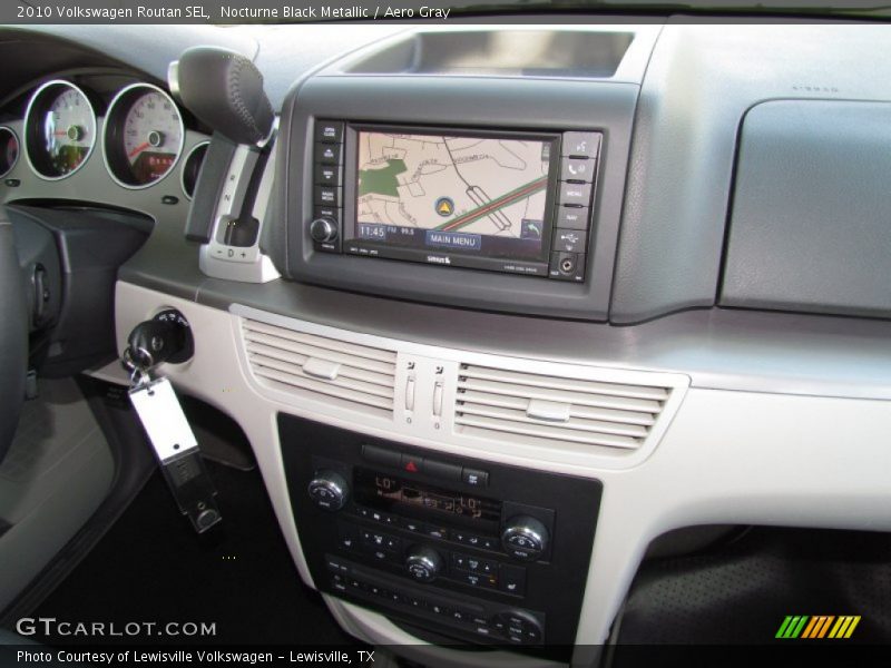 Navigation of 2010 Routan SEL