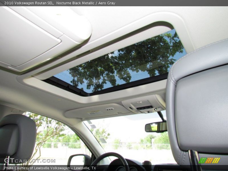 Nocturne Black Metallic / Aero Gray 2010 Volkswagen Routan SEL