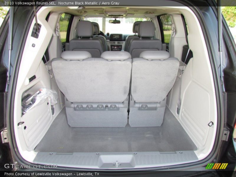  2010 Routan SEL Trunk